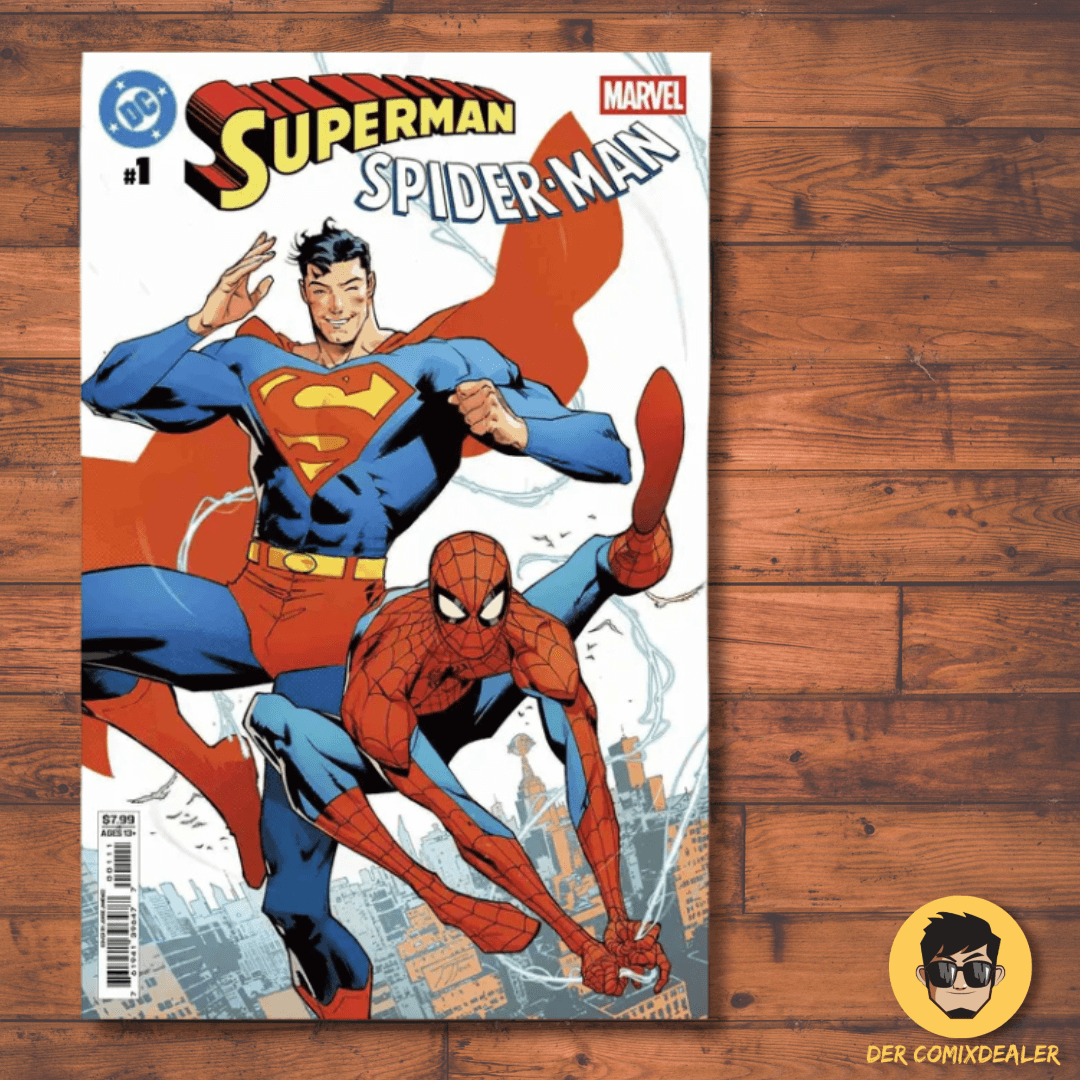 Cover des Superman/Spider-Man Comics mit Superman und Spider-Man im Actionmodus auf hölzernem Hintergrund.