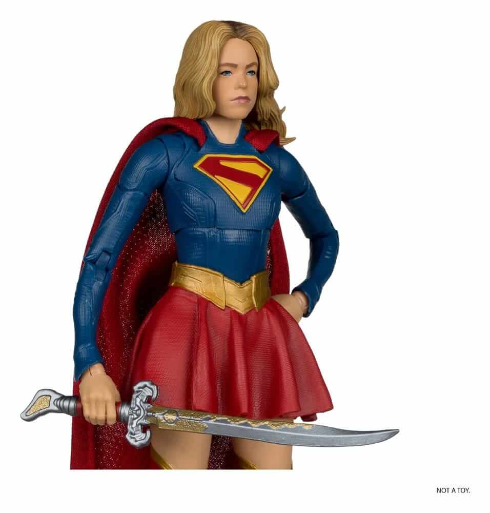 Supergirl (2026) DC Theatrical Deluxe Edition Actionfigur Supergirl & Baby Krypto 17 cm mit Schwert.