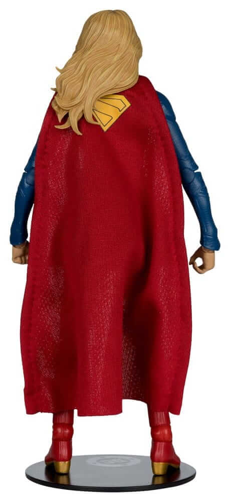 Supergirl (2026) DC Theatrical Deluxe Edition Actionfigur Supergirl & Baby Krypto 17 cm, Rückansicht der Figur.