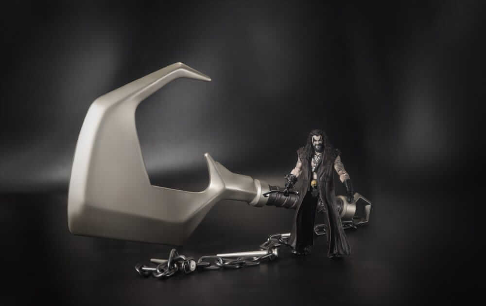 DC Direct 1/1 Prop-Replik Lobos Hook (Supergirl Movie)